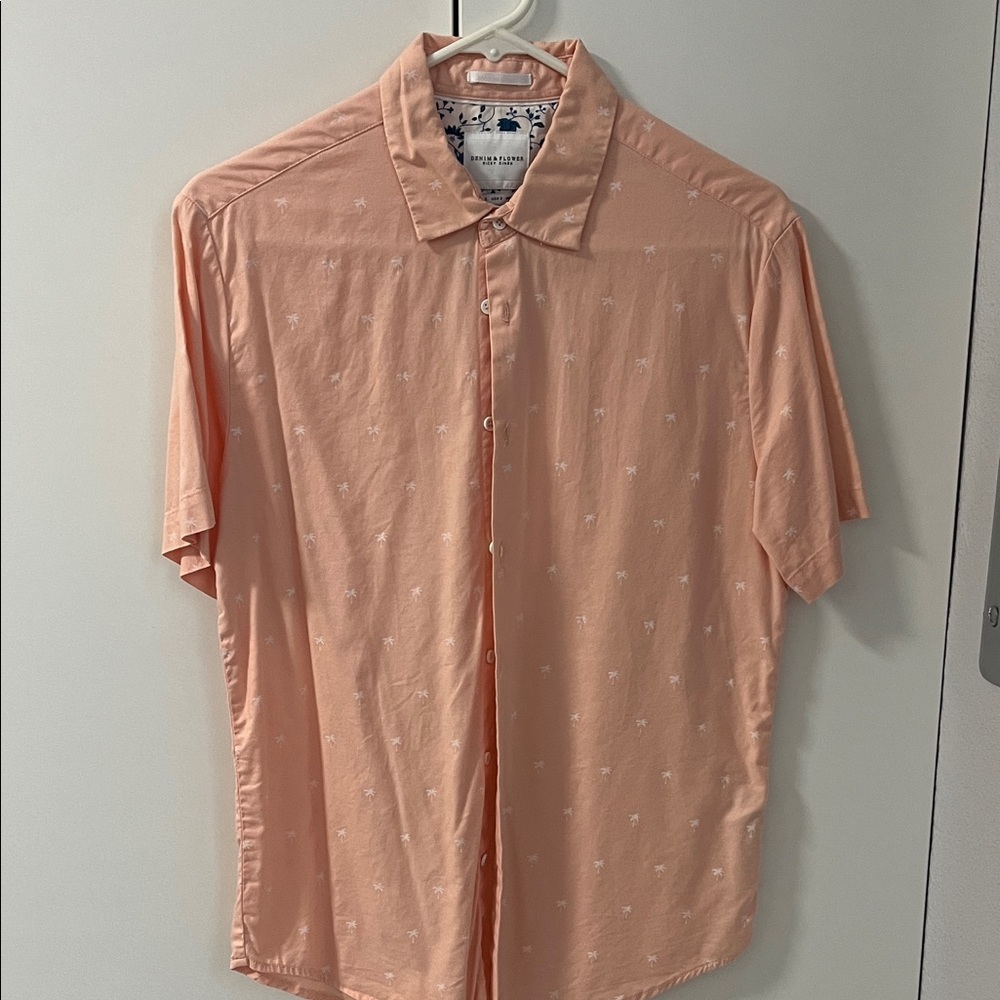 Men's Peach Short Sleeve Shirt. Small